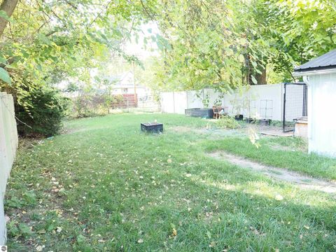 Tiny photo for 811 N River Avenue, Alma, MI 48801 (MLS # 1939553)