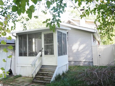 Tiny photo for 811 N River Avenue, Alma, MI 48801 (MLS # 1939553)