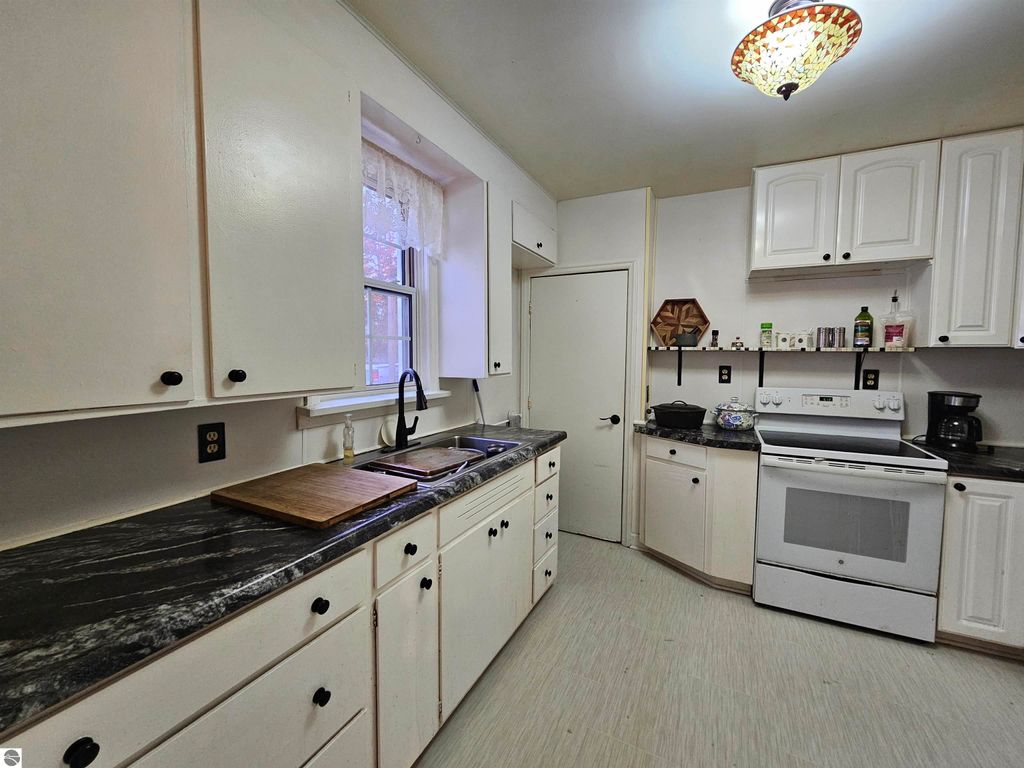Photo of 204 W Union Street, Lake City, MI 49651 (MLS # 1939886)