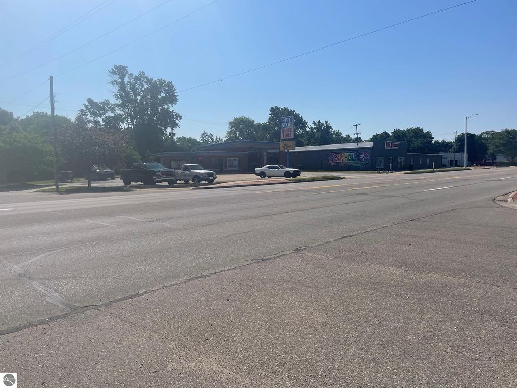 Photo of 300 S Mission Street, Mt Pleasant, MI 48858 (MLS # 1935911)