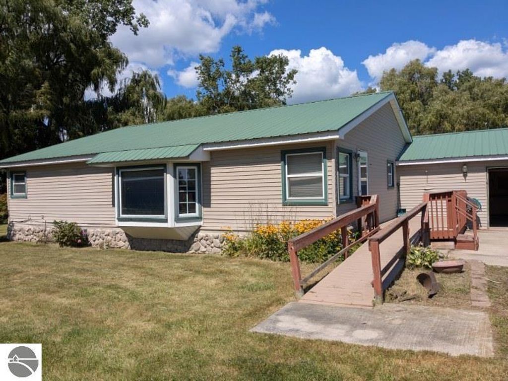 Photo of 10 W Maple Ridge Road, Twining, MI 48766 (MLS # 1933326)