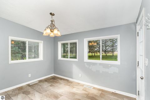 Tiny photo for 706 S Lincoln Avenue, Alma, MI 48801 (MLS # 1939961)