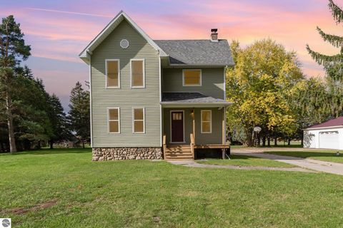 Tiny photo for 706 S Lincoln Avenue, Alma, MI 48801 (MLS # 1939961)