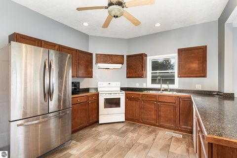 Tiny photo for 706 S Lincoln Avenue, Alma, MI 48801 (MLS # 1939961)