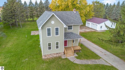 Photo of 706 S Lincoln Avenue, Alma, MI 48801 (MLS # 1939961) Photo of 706 S Lincoln Avenue, Alma, MI 48801 (MLS # 1939961)