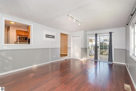 Tiny photo for 320 W Grand Avenue, Mt Pleasant, MI 48858 (MLS # 1939362)