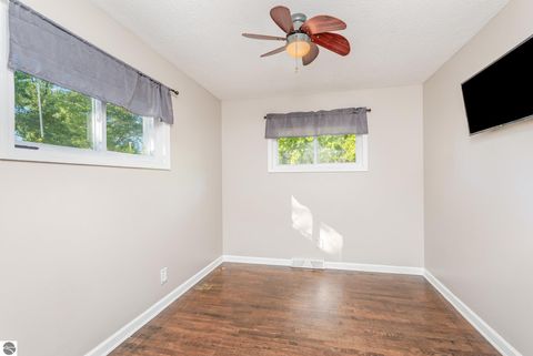Tiny photo for 320 W Grand Avenue, Mt Pleasant, MI 48858 (MLS # 1939362)