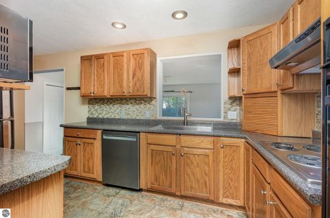 Tiny photo for 320 W Grand Avenue, Mt Pleasant, MI 48858 (MLS # 1939362)