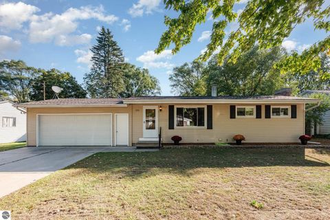 Photo of 320 W Grand Avenue, Mt Pleasant, MI 48858 (MLS # 1939362)