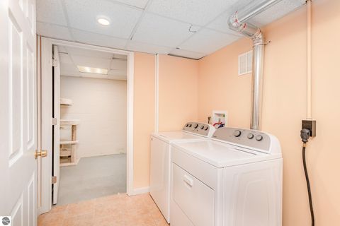 Tiny photo for 320 W Grand Avenue, Mt Pleasant, MI 48858 (MLS # 1939362)