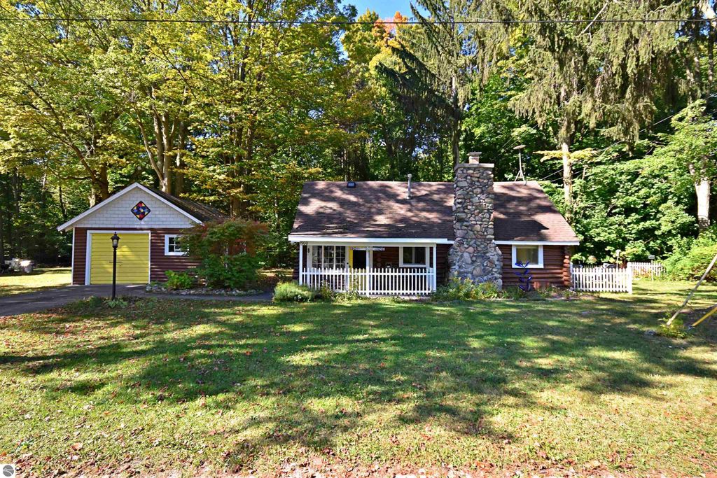Photo of 1900 Pavilion Drive, Lake City, MI 49651 (MLS # 1932900)