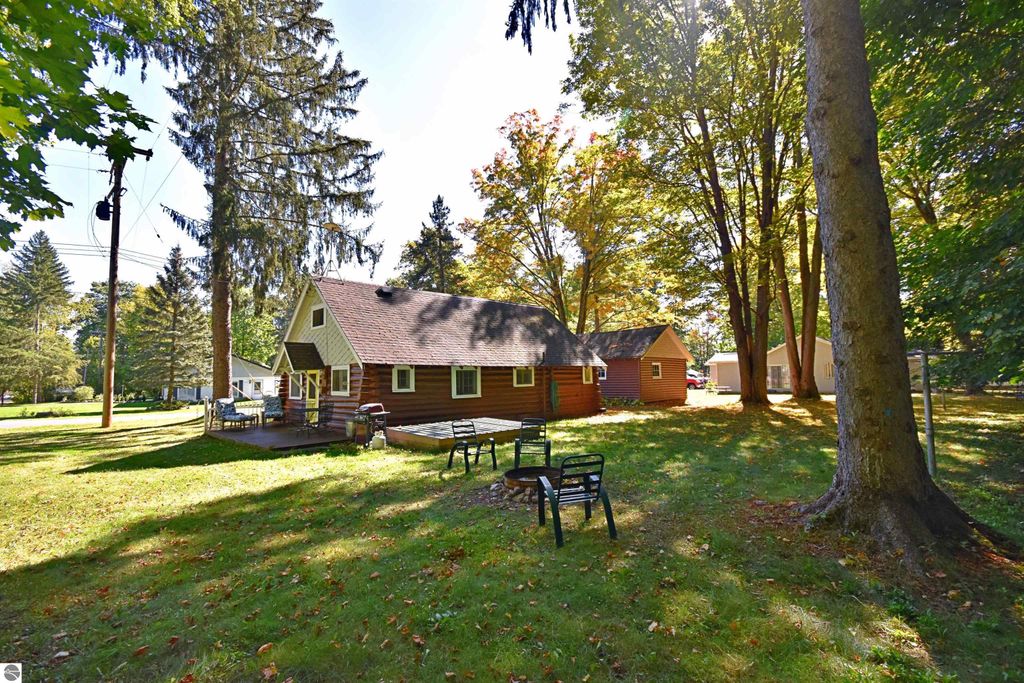 Photo of 1900 Pavilion Drive, Lake City, MI 49651 (MLS # 1932900)