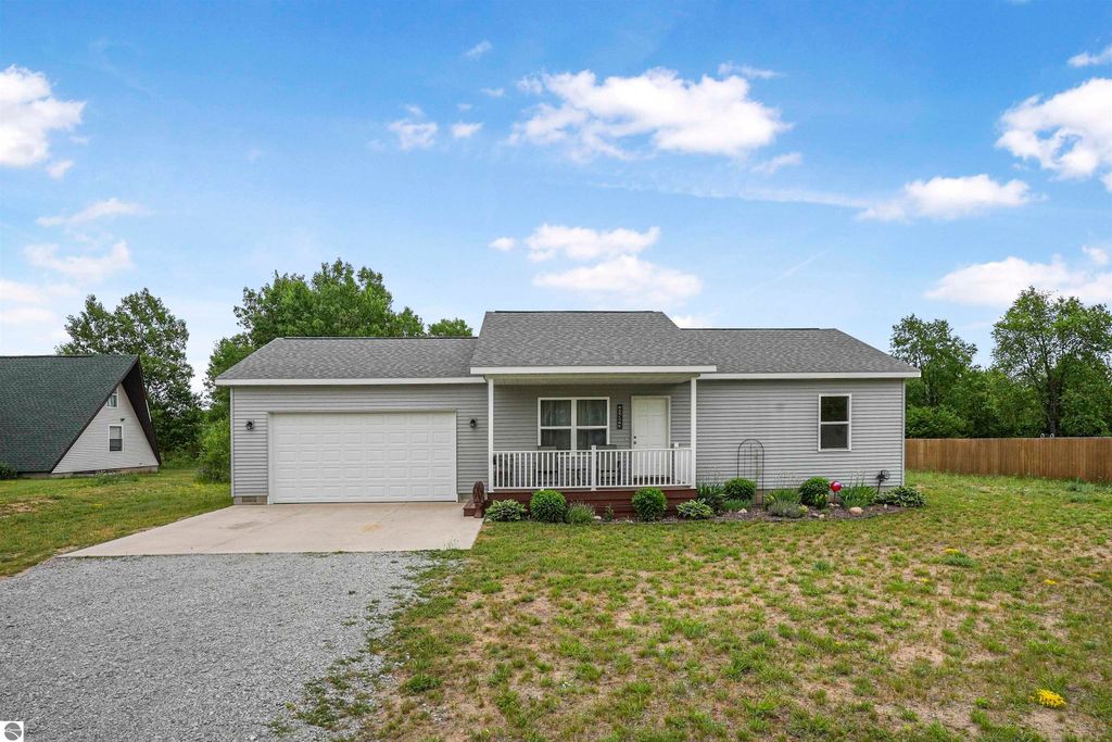 Photo of 870 Seneca Place, Cadillac, MI 49601 (MLS # 1935636)