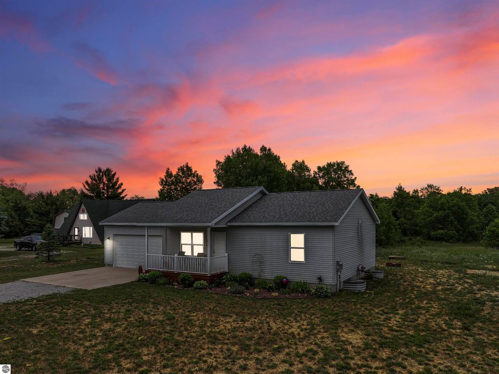 Photo of 870 Seneca Place, Cadillac, MI 49601 (MLS # 1935636)