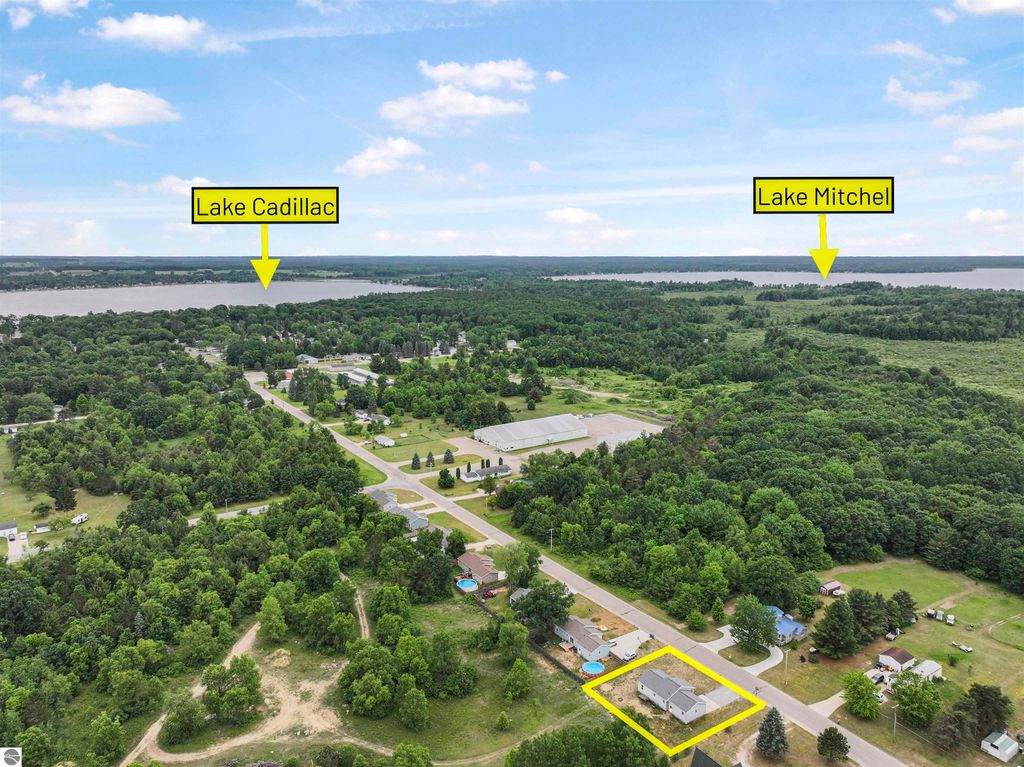 Photo of 870 Seneca Place, Cadillac, MI 49601 (MLS # 1935636)