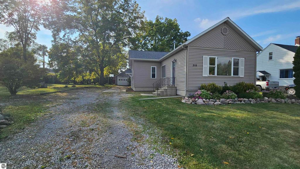 Photo of 315 N Forest Street, Standish, MI 48658 (MLS # 1938906)
