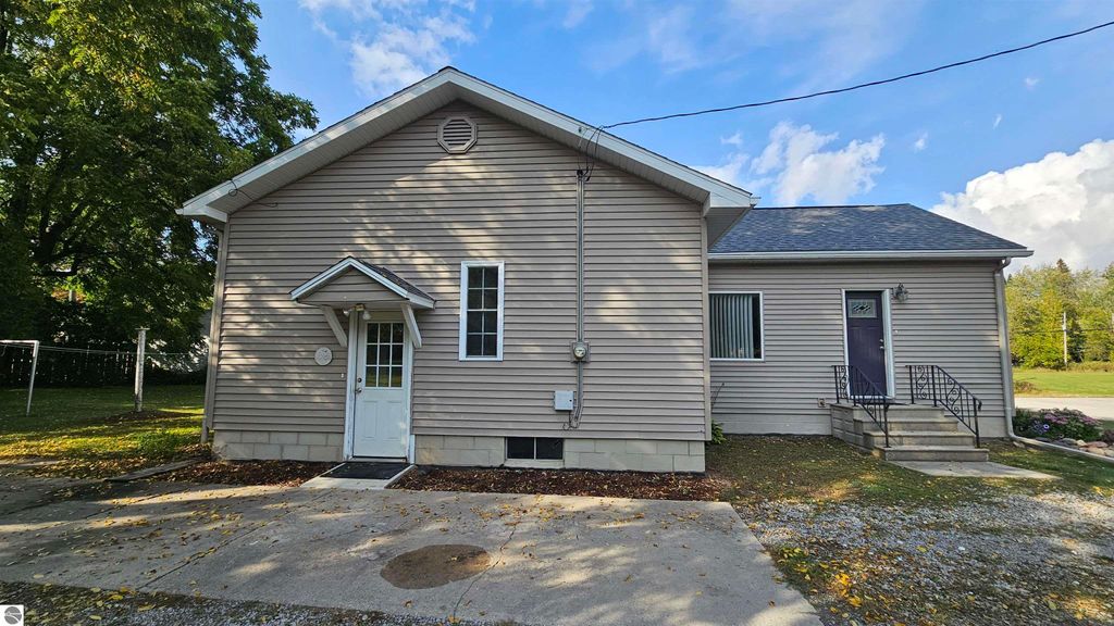 Photo of 315 N Forest Street, Standish, MI 48658 (MLS # 1938906)
