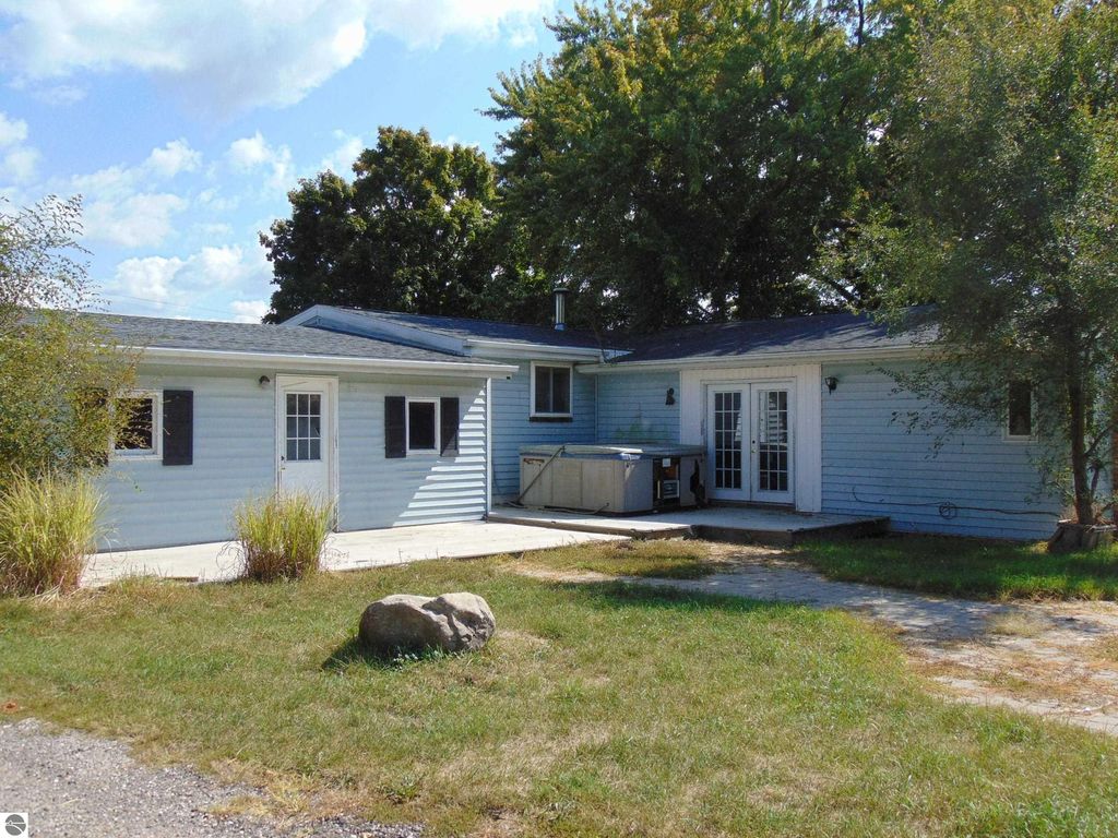 Photo of 4052 S Shepherd Road, Mt Pleasant, MI 48858 (MLS # 1938650)