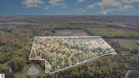 Tiny photo for 8770 N Vickeryville Road, Vestaburg, MI 48891 (MLS # 1939644)