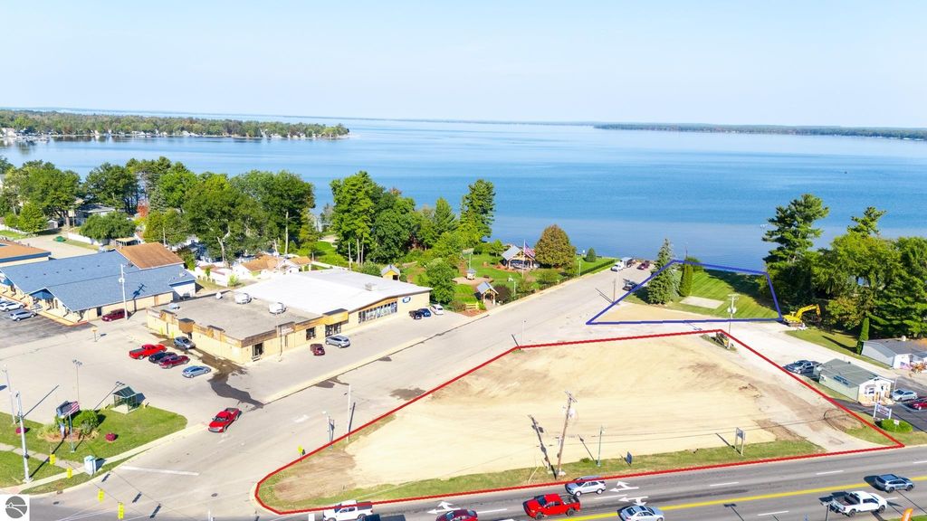 Photo of 730 W Houghton Lake Drive, Prudenville, MI 48651 (MLS # 1939301)