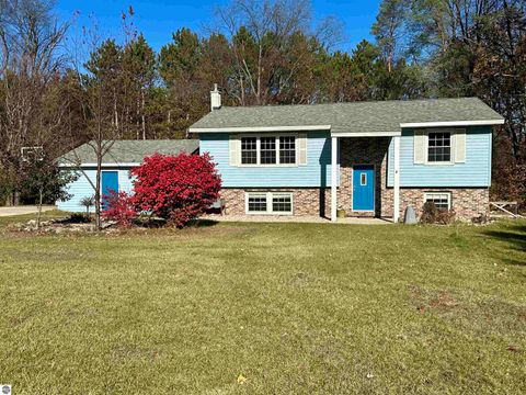 Photo of 8398 W Whispering Pines, Lake City, MI 49651 (MLS # 1940097) Photo of 8398 W Whispering Pines, Lake City, MI 49651 (MLS # 1940097)