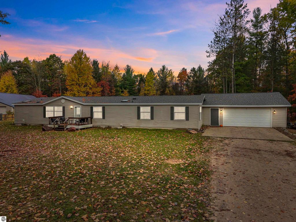 Photo of 2333 E Newman Road, Lake City, MI 49651 (MLS # 1939862)