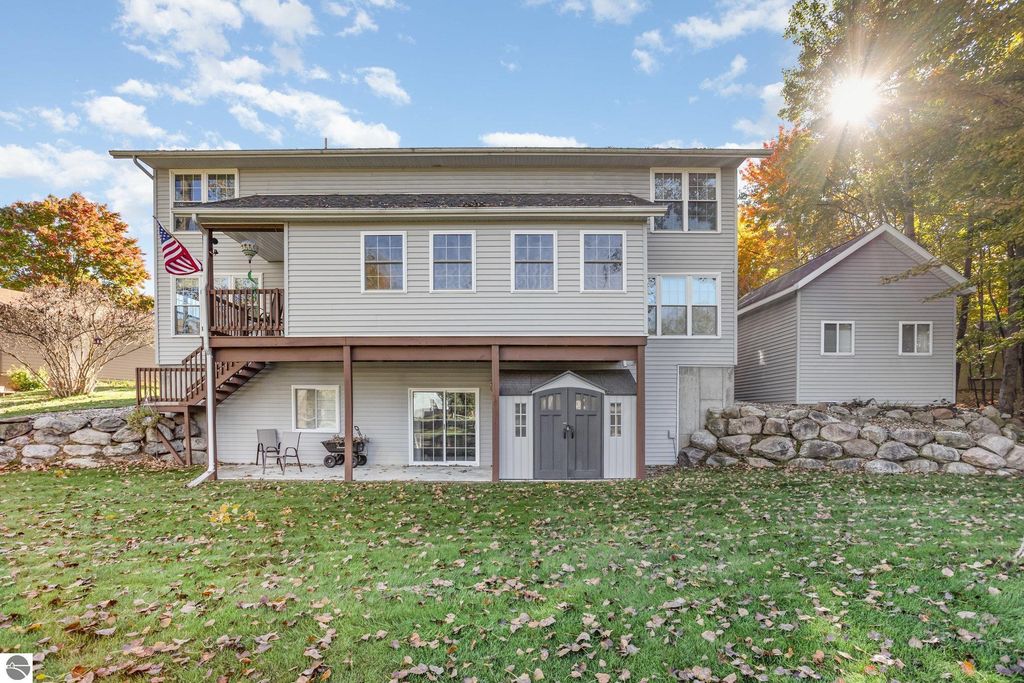 Photo of 1057 Crown Point Drive, Lake Isabella, MI 48893 (MLS # 1939652)
