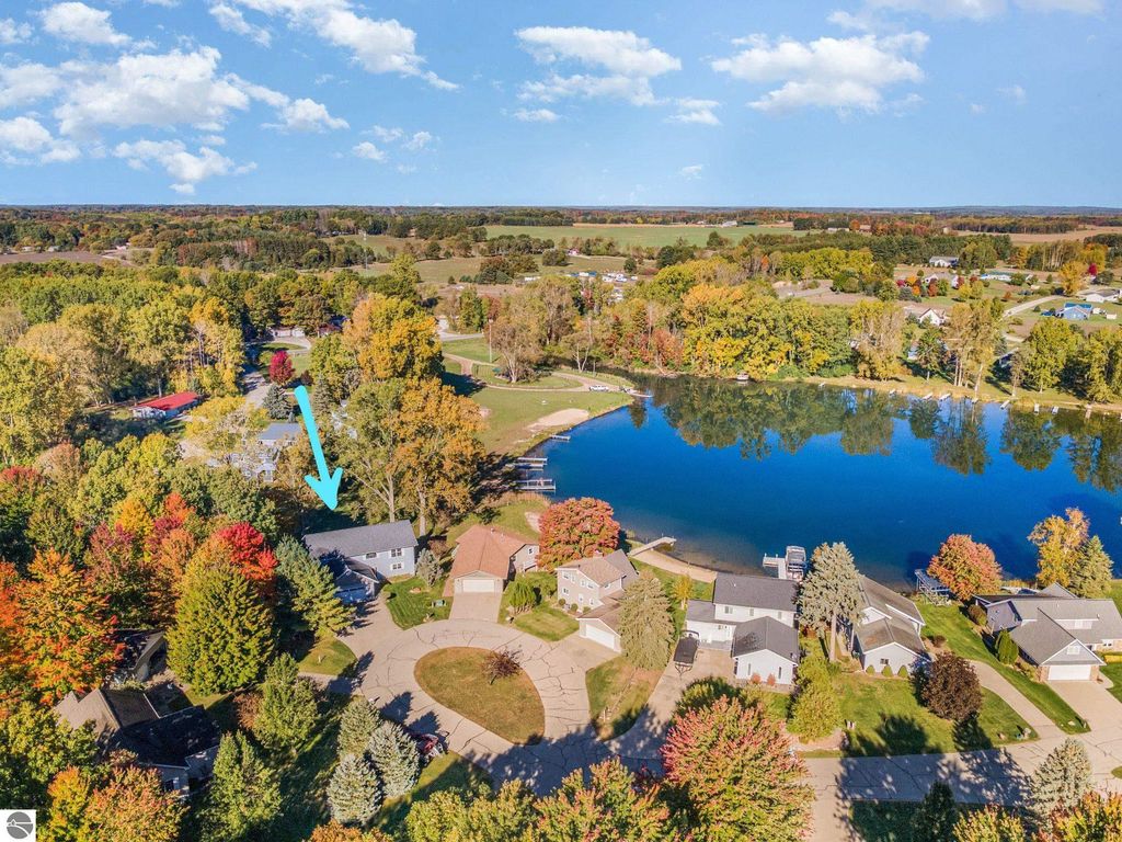 Photo of 1057 Crown Point Drive, Lake Isabella, MI 48893 (MLS # 1939652)