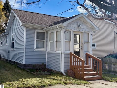 Photo of 519 Ramsdell Street, Manistee, MI 49660 (MLS # 1940977)