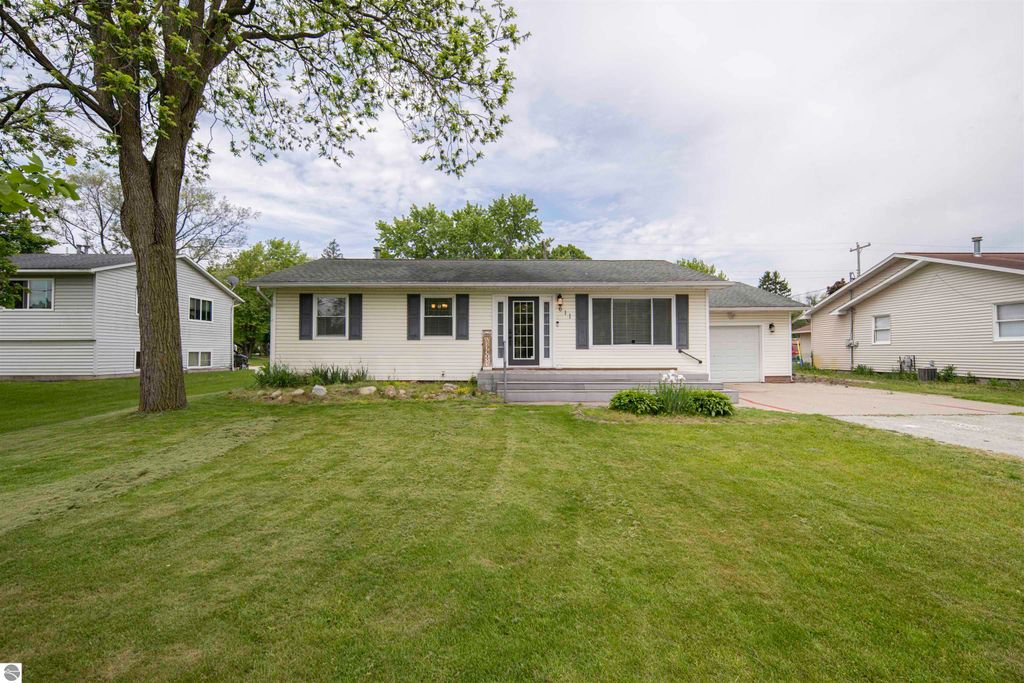 Photo of 611 N Harris Street, Mt Pleasant, MI 48858 (MLS # 1934668)