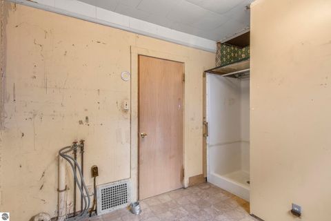 Tiny photo for 303 W Ninth St, Traverse City, MI 49684 (MLS # 1940754)