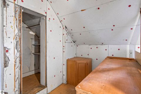 Tiny photo for 303 W Ninth St, Traverse City, MI 49684 (MLS # 1940754)