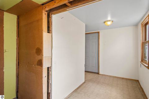 Tiny photo for 303 W Ninth St, Traverse City, MI 49684 (MLS # 1940754)