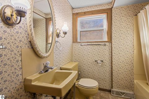 Tiny photo for 303 W Ninth St, Traverse City, MI 49684 (MLS # 1940754)