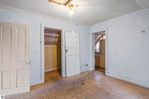 Tiny photo for 303 W Ninth St, Traverse City, MI 49684 (MLS # 1940754)