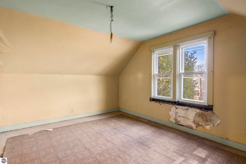 Tiny photo for 303 W Ninth St, Traverse City, MI 49684 (MLS # 1940754)