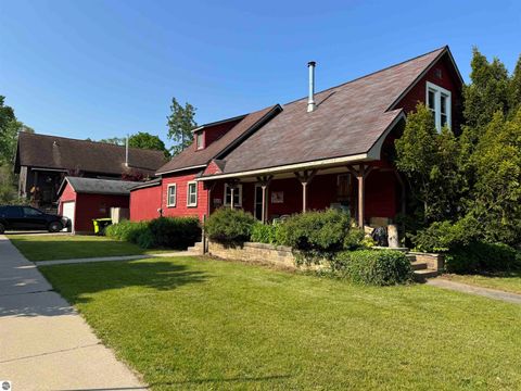 Photo of 303 W Ninth St, Traverse City, MI 49684 (MLS # 1940754)