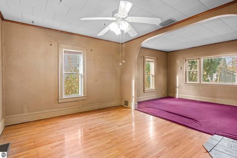 Tiny photo for 303 W Ninth St, Traverse City, MI 49684 (MLS # 1940754)