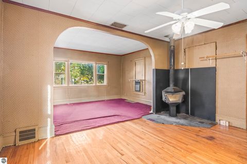 Tiny photo for 303 W Ninth St, Traverse City, MI 49684 (MLS # 1940754)