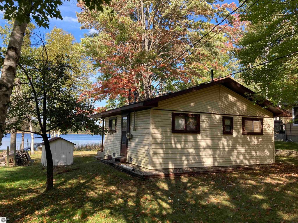 Photo of 3307 Deerfield Lane, Lupton, MI 48635 (MLS # 1939333)