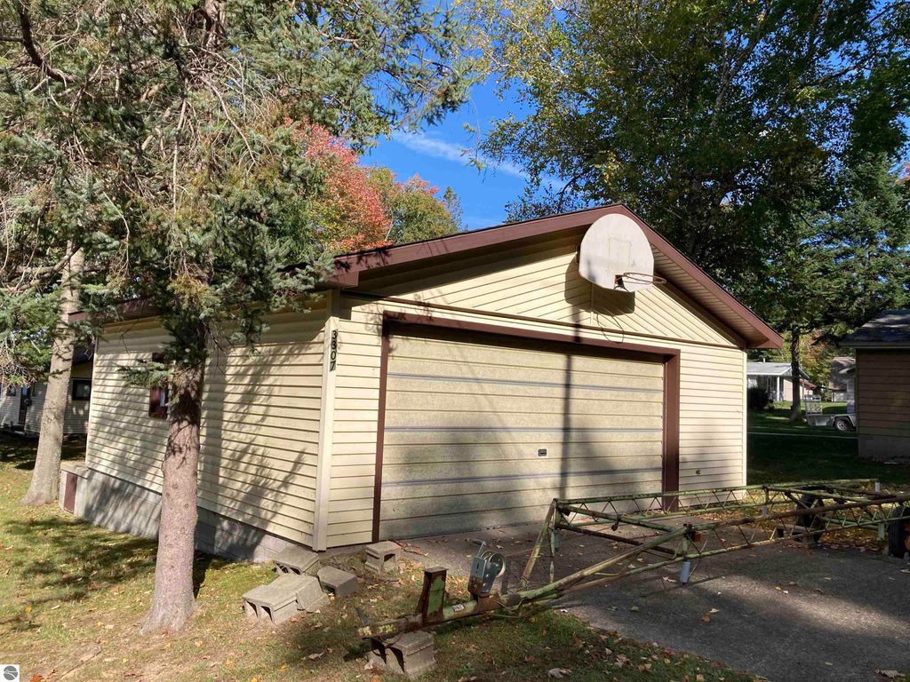 Photo of 3307 Deerfield Lane, Lupton, MI 48635 (MLS # 1939333)
