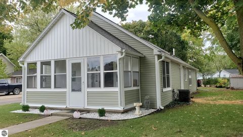 Photo of 304 N Adams, Mt Pleasant, MI 48858 (MLS # 1939375)