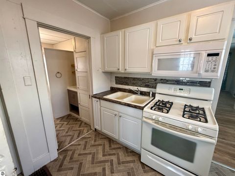 Tiny photo for 1028 Euclid, Alma, MI 48801 (MLS # 1941052)