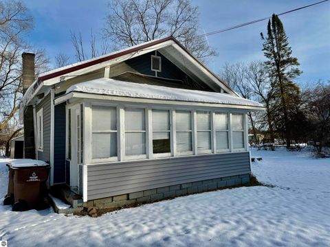 Photo of 1028 Euclid, Alma, MI 48801 (MLS # 1941052)