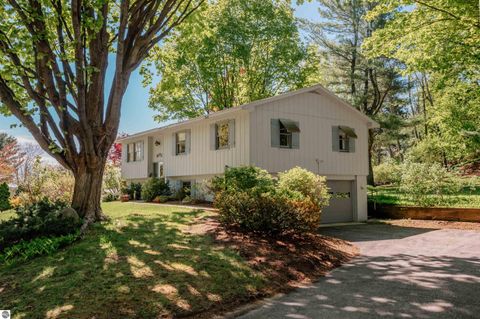 Photo of 8173 Bel Cherrie Drive, Traverse City, MI 49686 (MLS # 1938411)