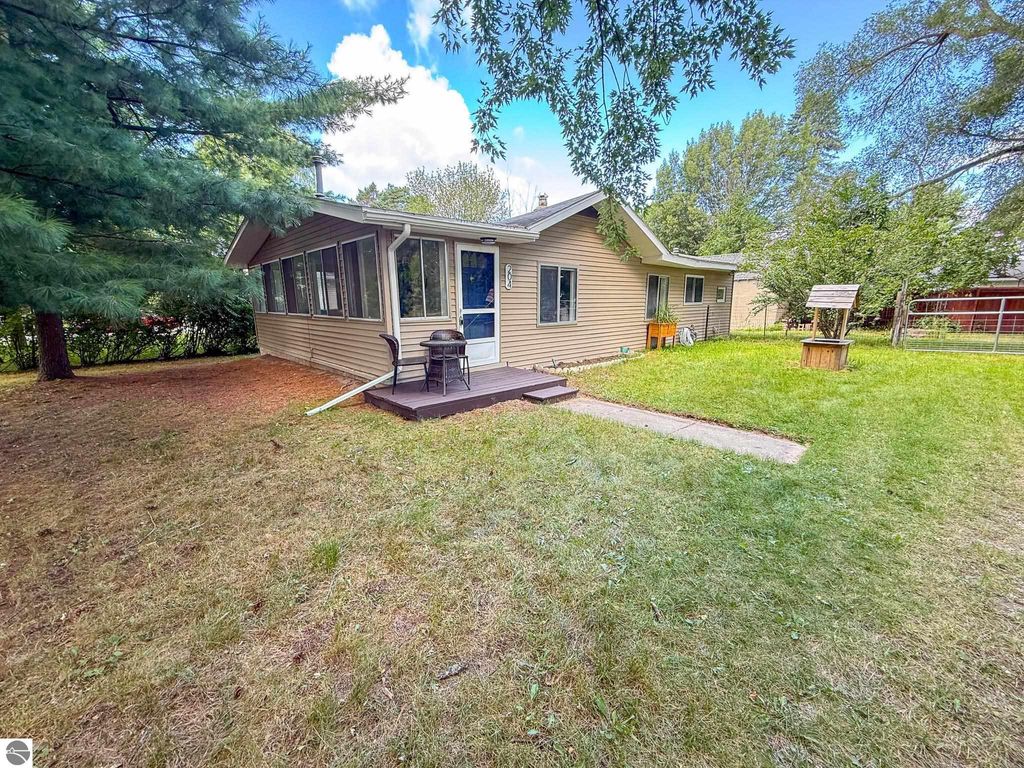 Photo of 204 Elm, Houghton Lake, MI 48629 (MLS # 1938076)