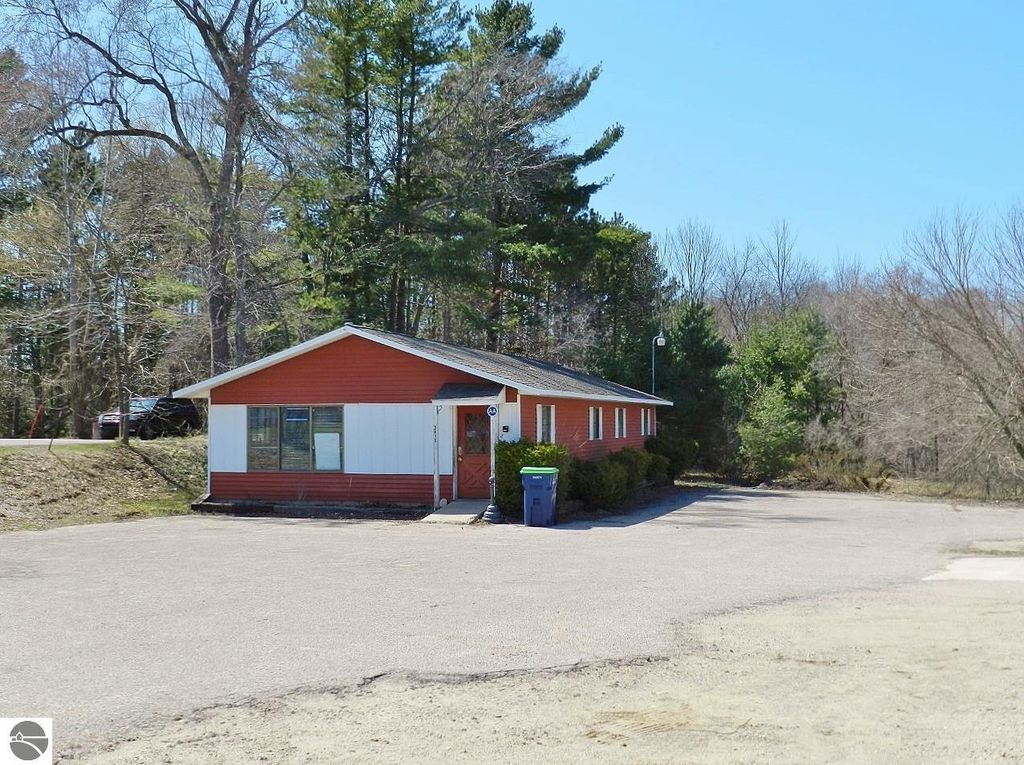 Photo of 3415 Veterans Drive, Traverse City, MI 49684 (MLS # 1931686)