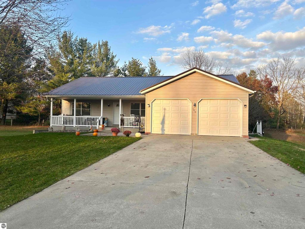 Photo of 106 Lantern Hill Drive, Mt Pleasant, MI 48858 (MLS # 1940256)