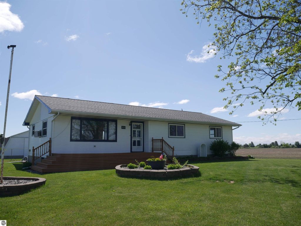 Photo of 1992 N 7 Mile Road, Pinconning, MI 48650 (MLS # 1937926)