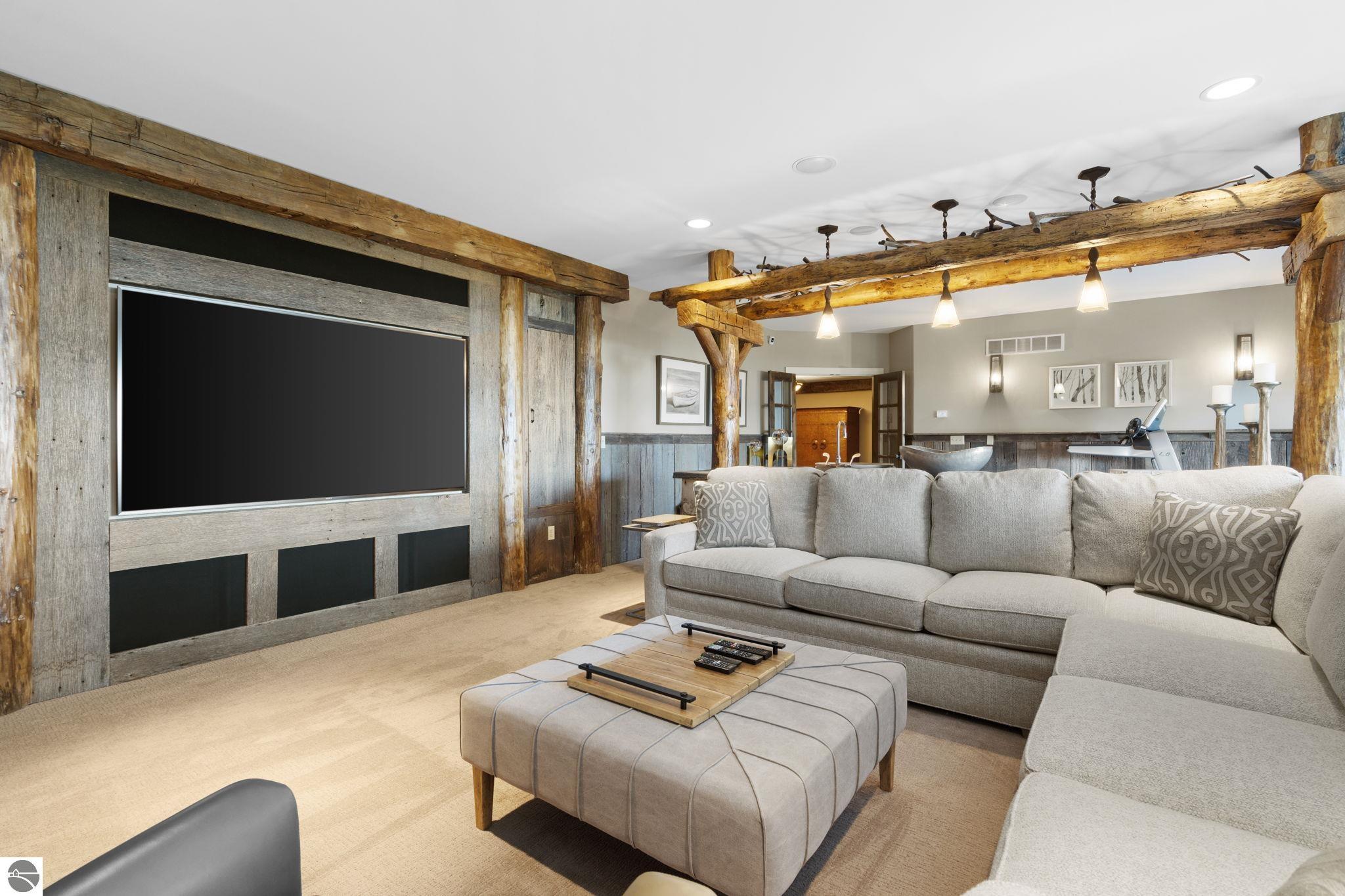 East Jordan, Michigan 49727, United States, 6 Bedrooms Bedrooms, ,6 BathroomsBathrooms,Residential,Active,181006